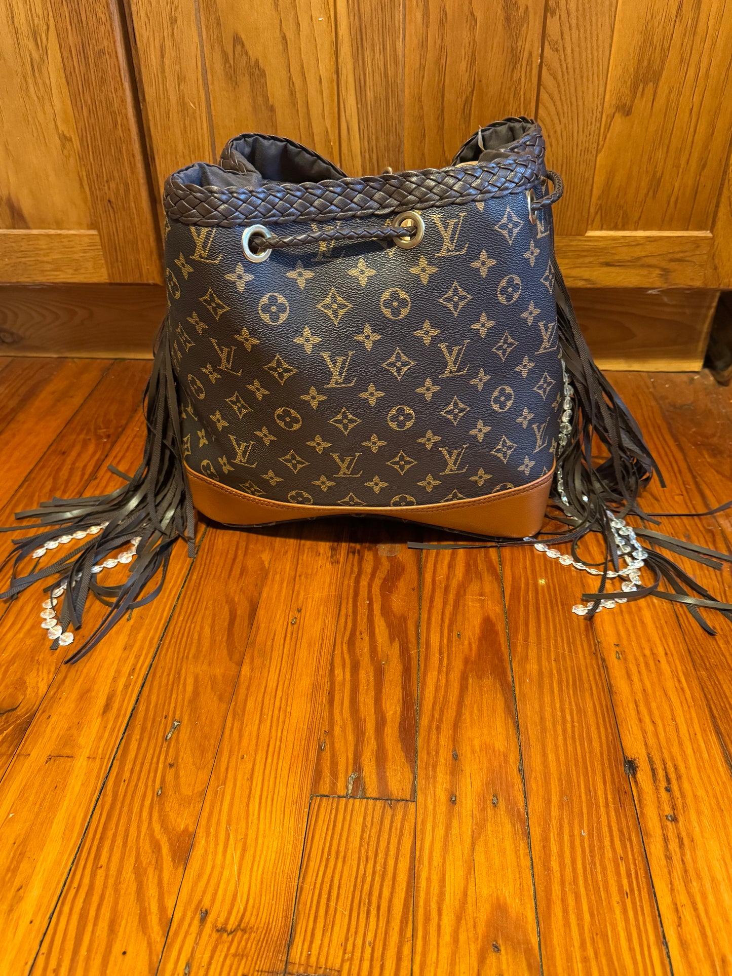 Fashion Bucket Handbag Tassel Iridescent Beaded Unbranded