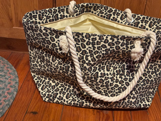 Leopard Print Pattern Large Beach Tote Bag with Wristlet