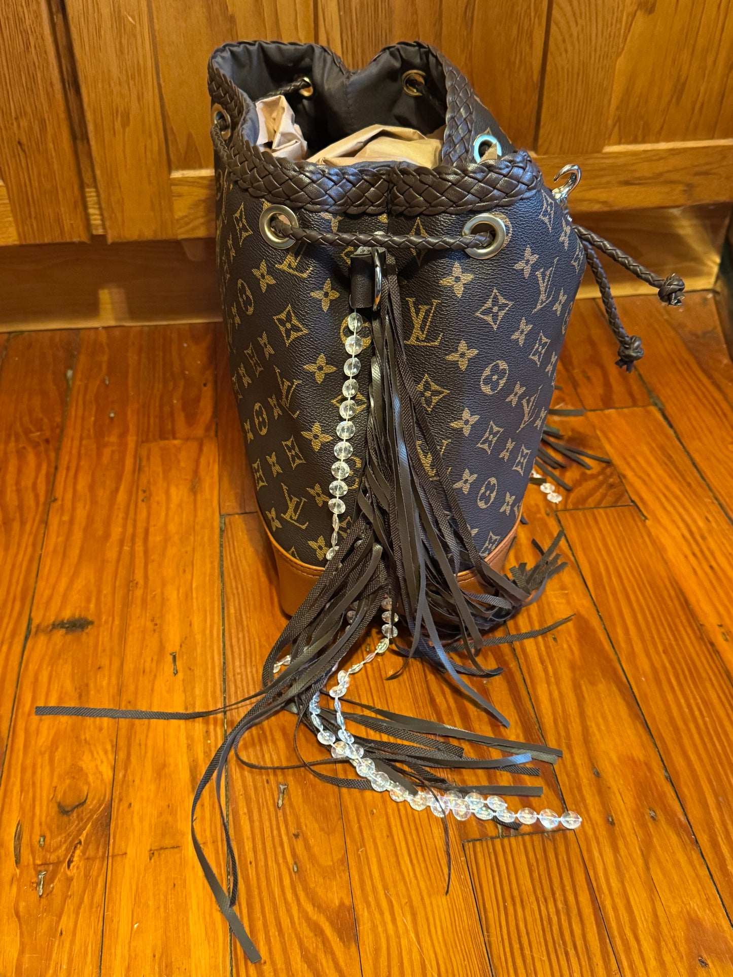 Fashion Bucket Handbag Tassel Iridescent Beaded Unbranded